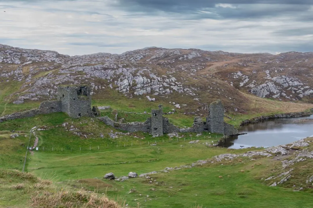 three castle head et lac artificiel de Dun Lough